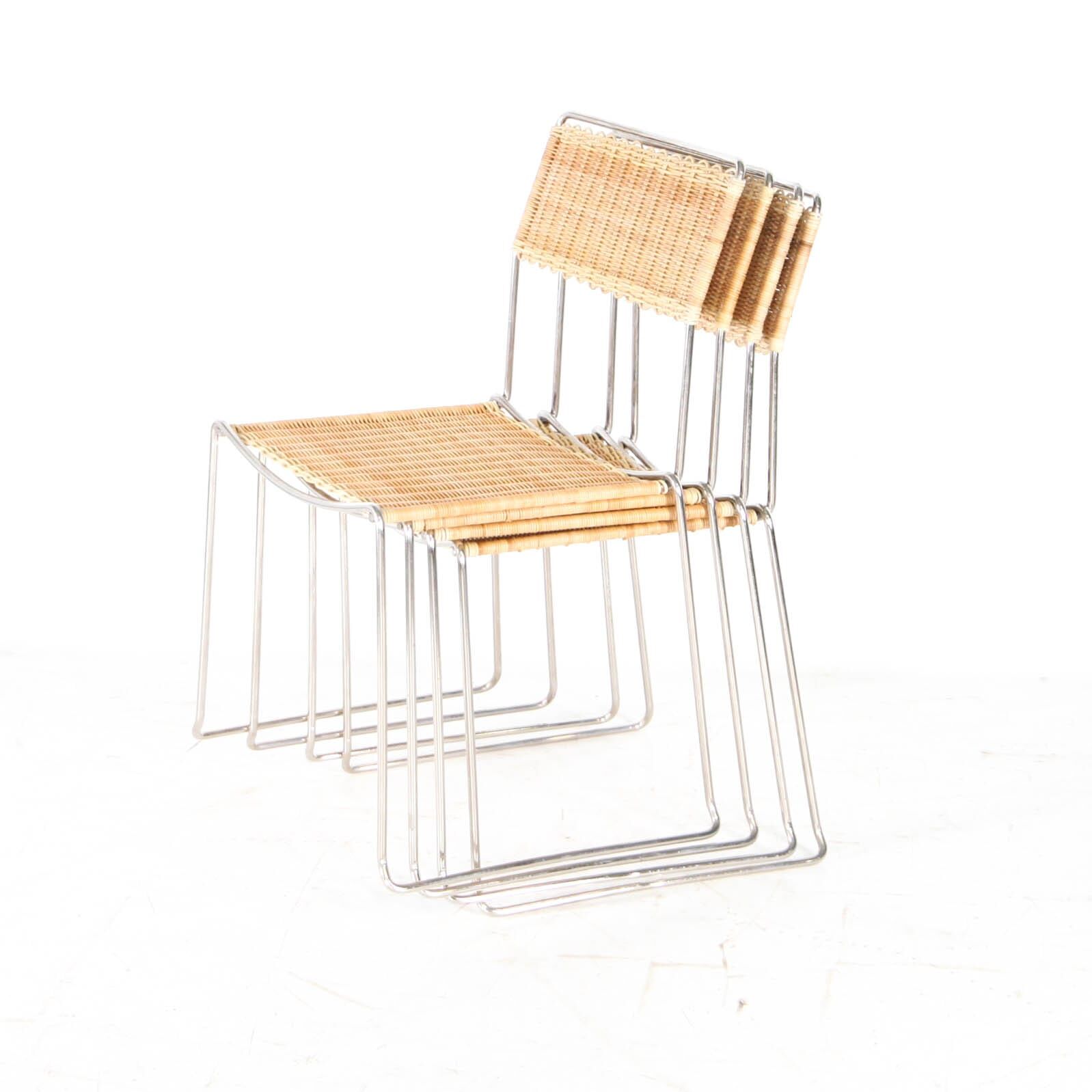 Suite de 4 chaises en osier et chrome