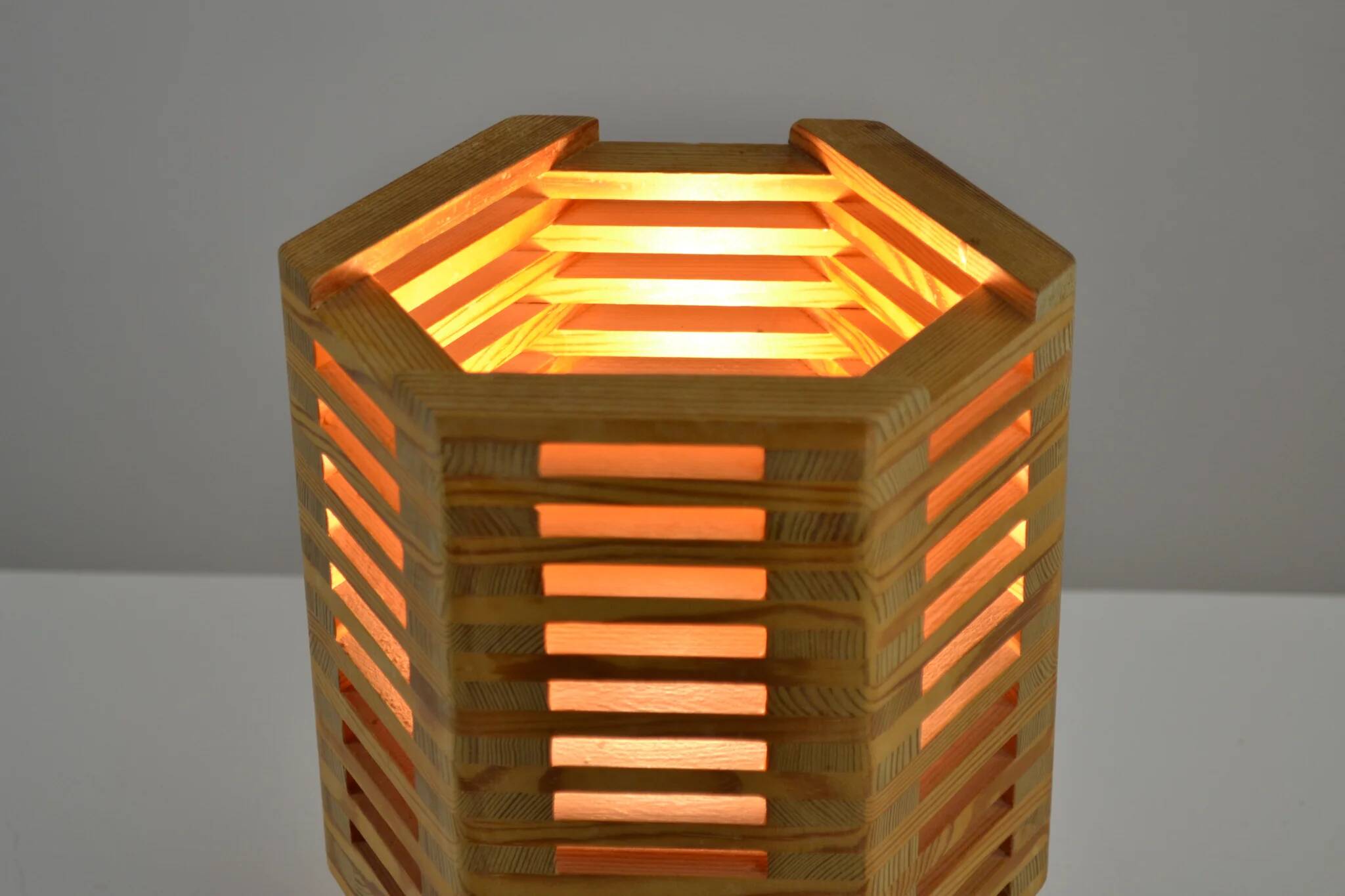 Pine table lamp by Pelle Snickare, Sweden, 1970s