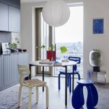 Table d'appoint space flat pack en bleu électrique