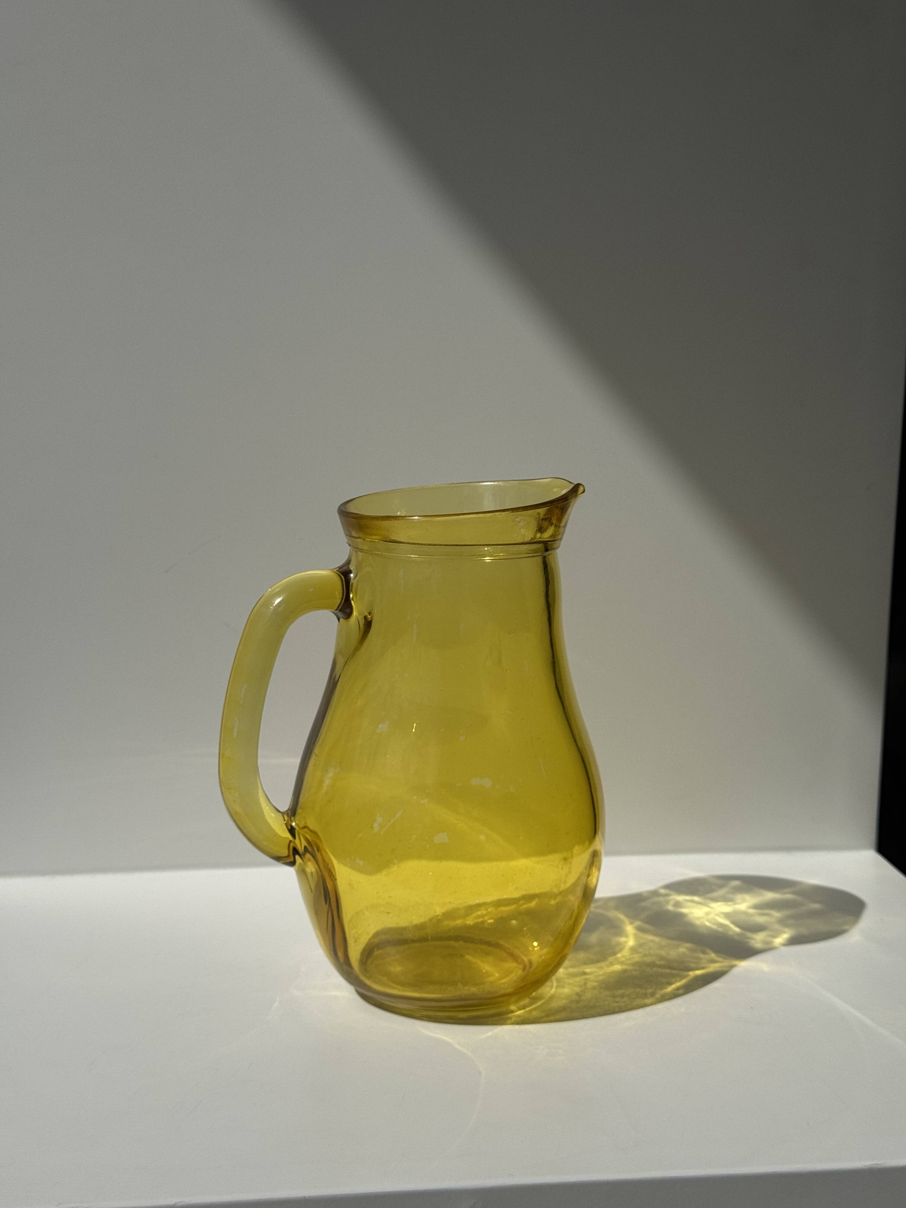 Vintage yellow glass pitcher H20.5