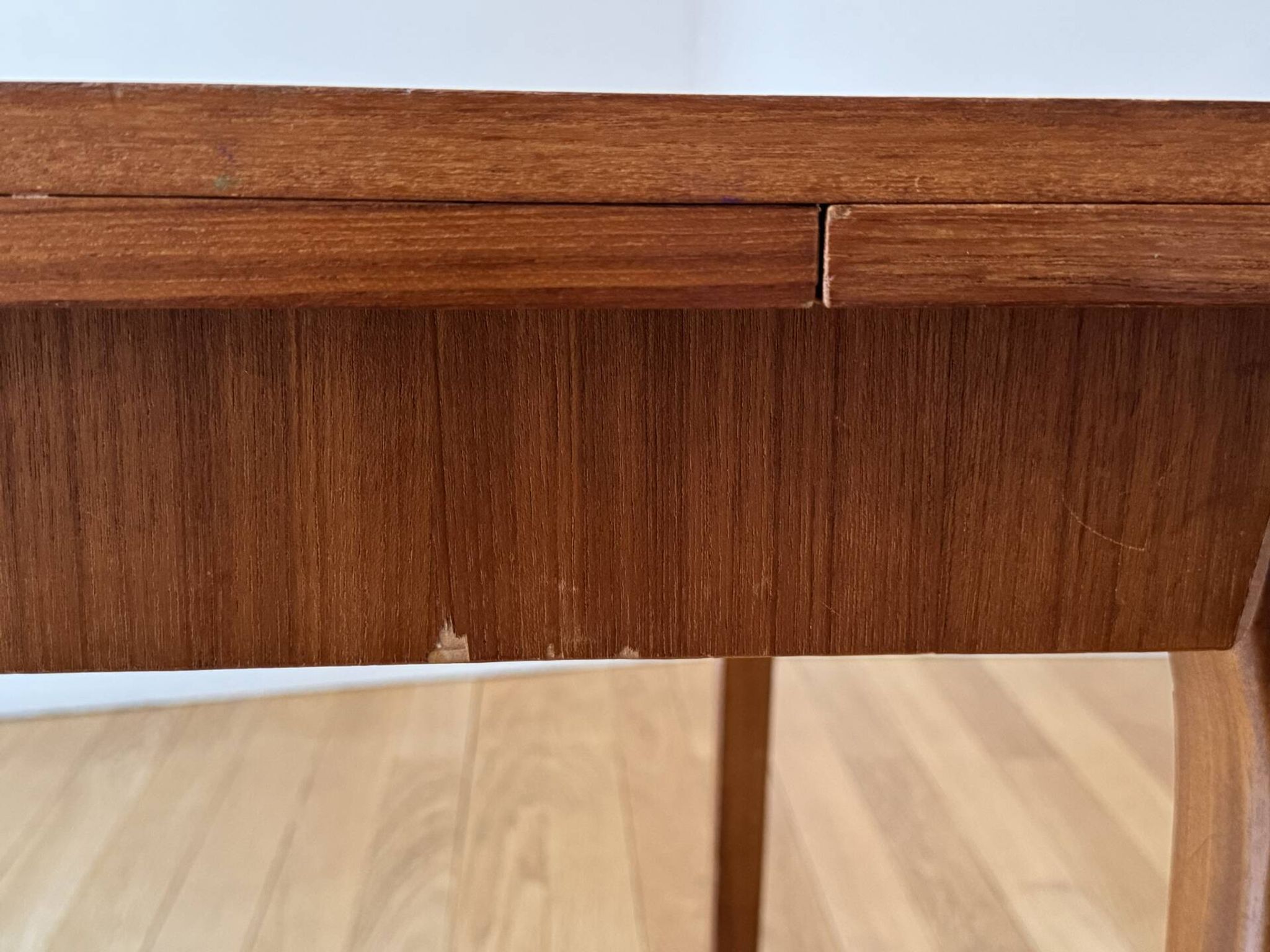 Extendable Scandinavian table