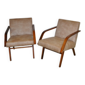 Pair of Cesky Nabytek armchairs from the 1950s in brown leather with a wooden structure in Mid-Century style.
