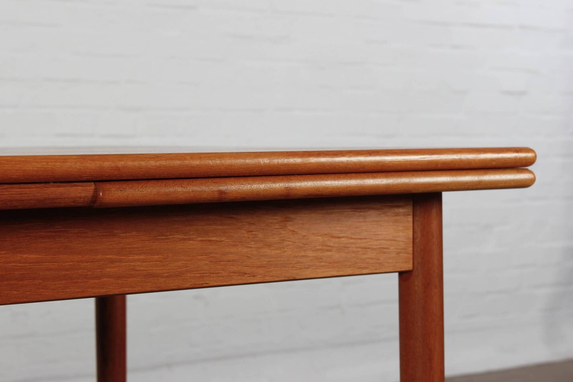 Vintage teak dining table 4-6 pers Danish design kitchen table 60s