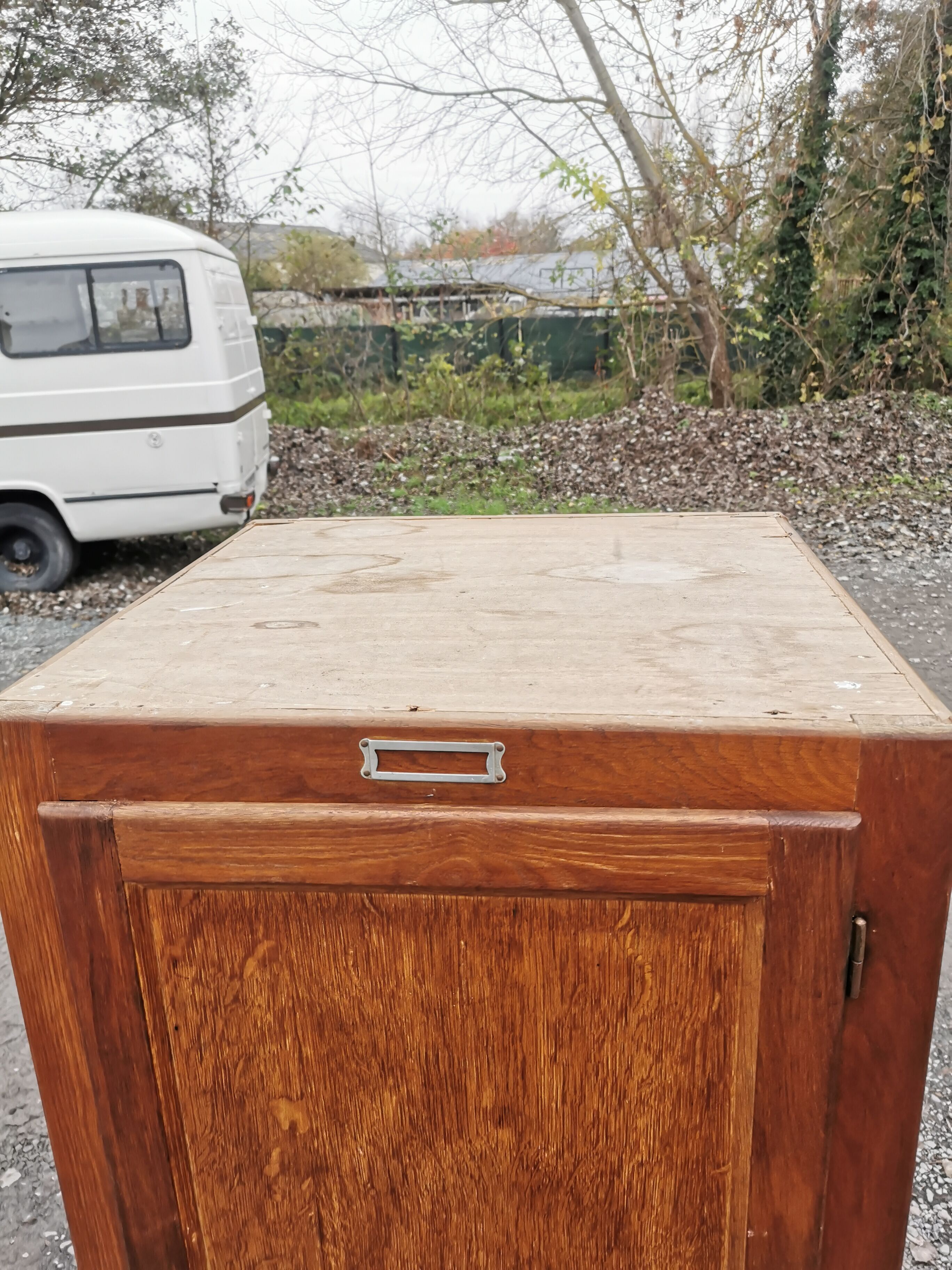 Boarding cabinet