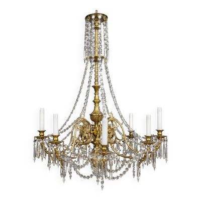 Grand lustre de style rococo. Bronze, cuivre et cristal massif. Nouvelle installation électrique.