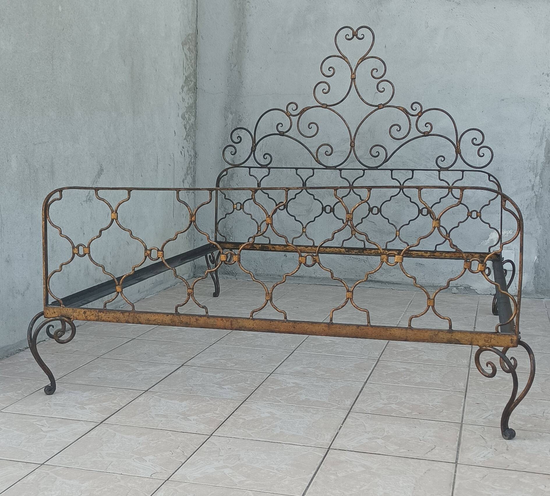 Lit style Louis XV en fer forgé