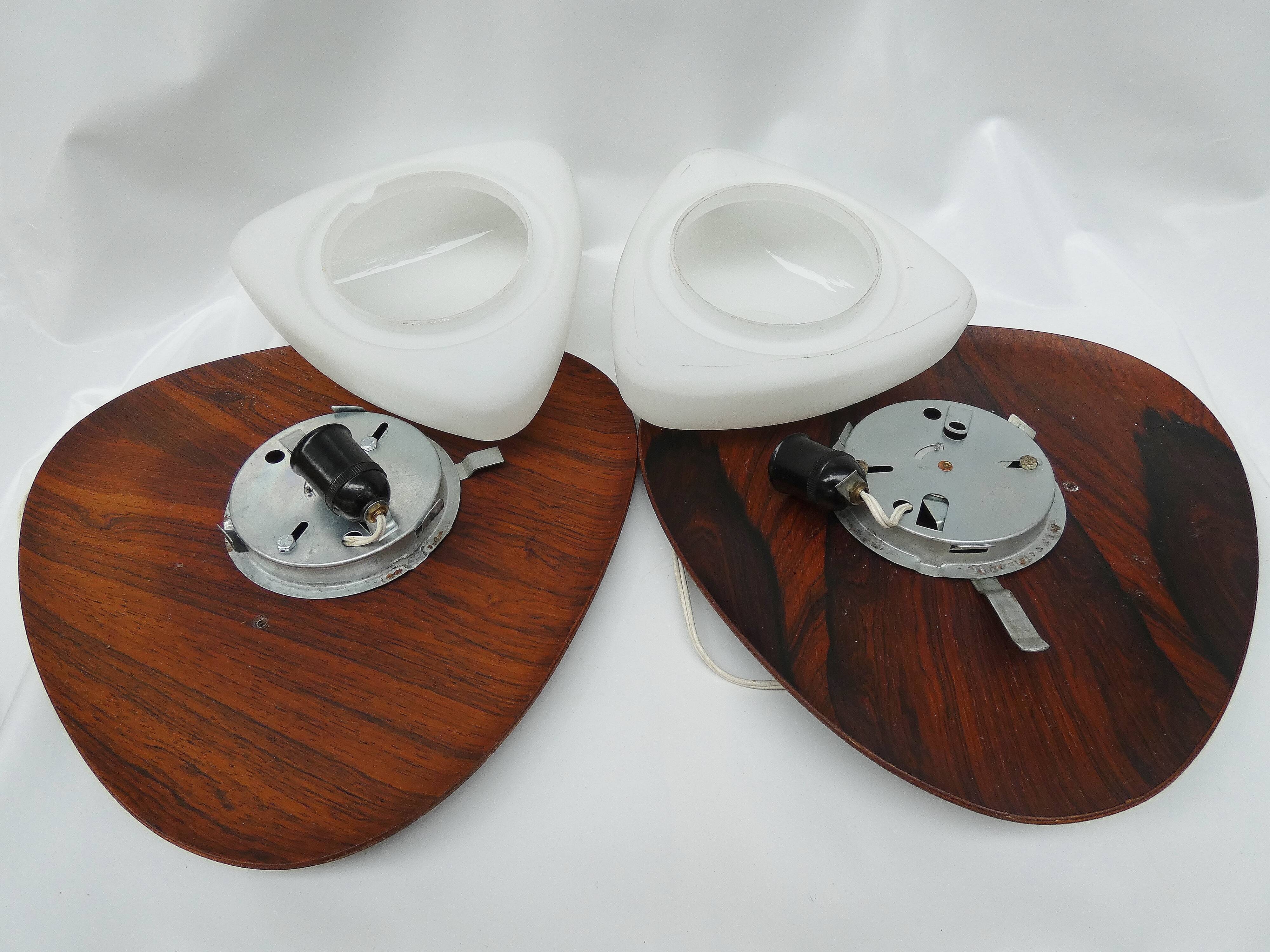 Reggiani, pair of vintage sconces opaline blanche palissandre, 1950, italy