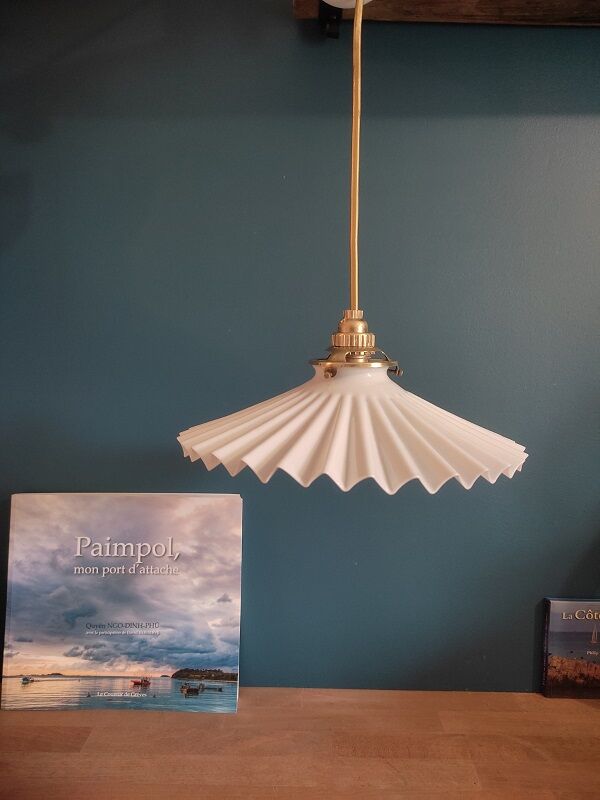Tulip suspension in serrated opaline lace Dp 0123118