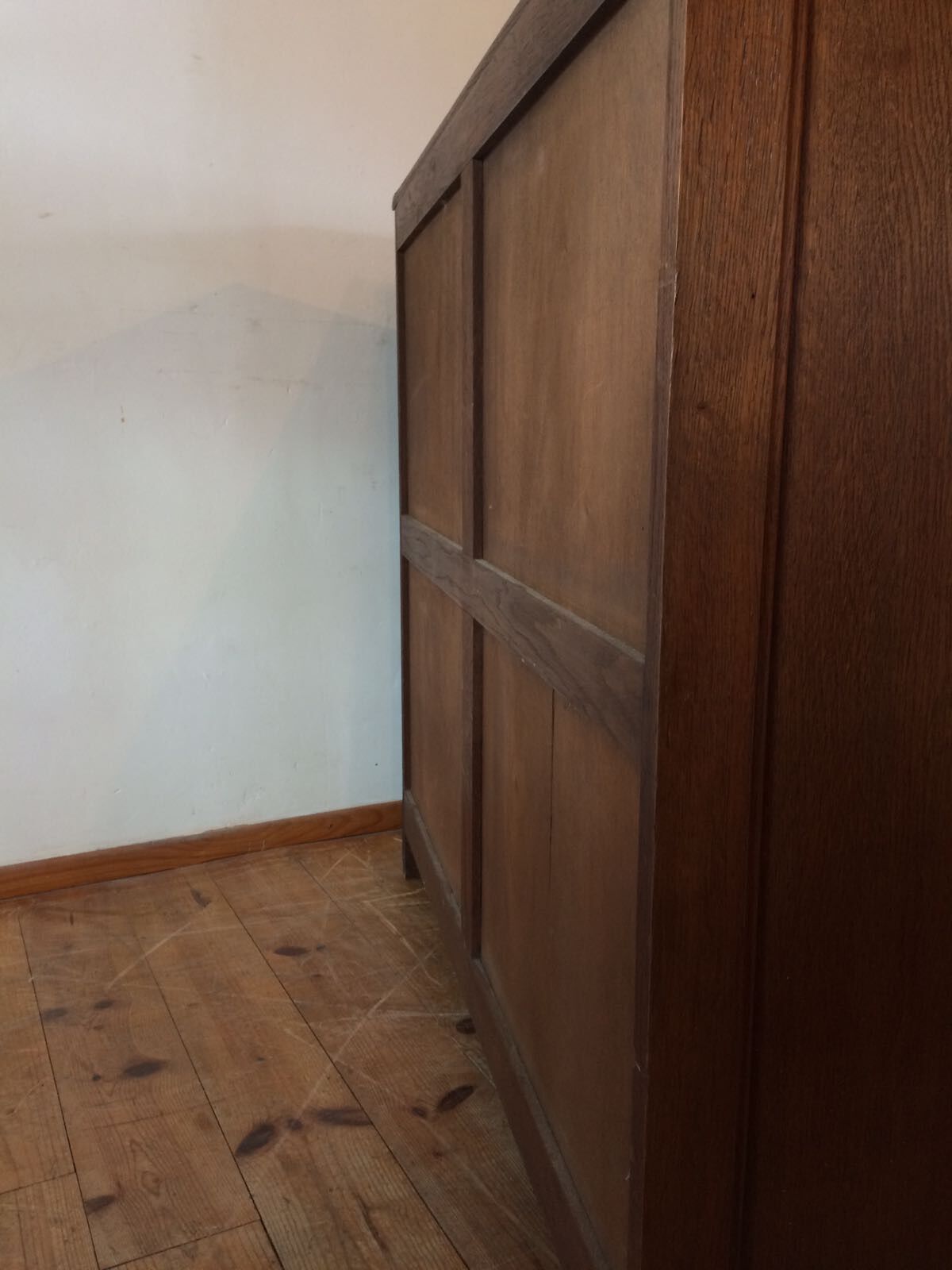 Meuble à rideaux