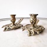 Deux bougeoirs à mains ancien en bronze doré ciselé