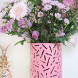 Vase en verre et peinture acrilyque