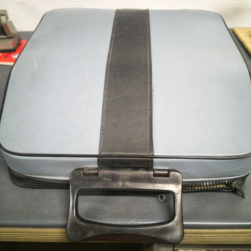 Olivetti Typewriter - Lettera 32