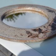 Miroir rond en céramique signé
