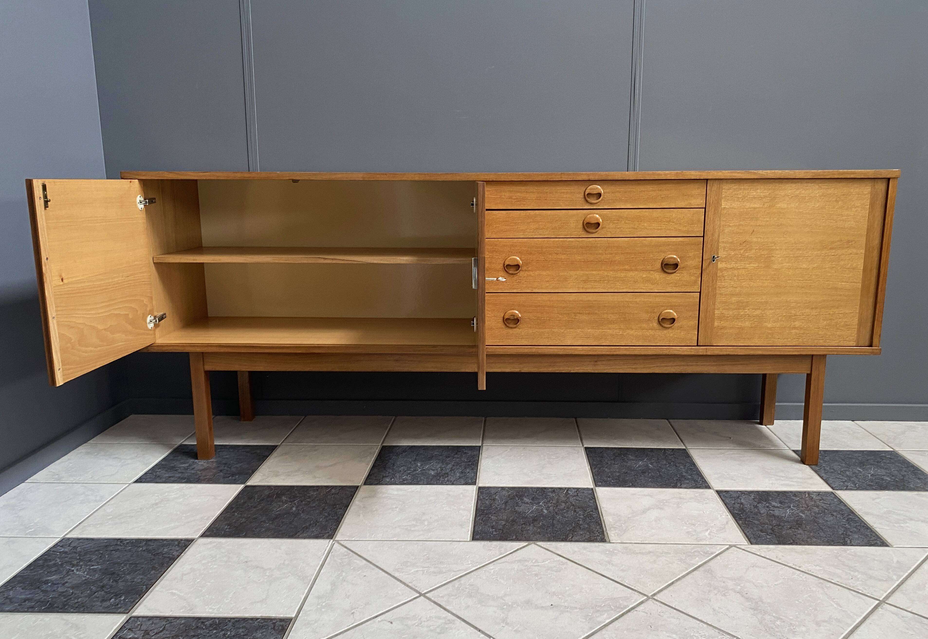 Buffet de style danois des années 1960
