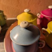 6 petits pots de crème en porcelaine de limoges avec plateau