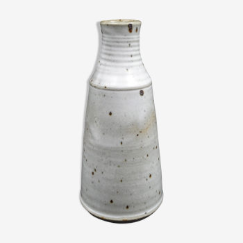 Vase en grès à décor moucheté brun sur fond gris - Forme de bouteille - Vers 1970 - Signé