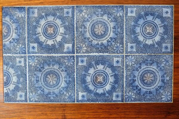 Table basse en palissandre avec carreaux en céramique bleue, Danemark années 1960.