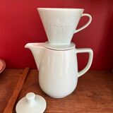 Coffee maker and filter holder