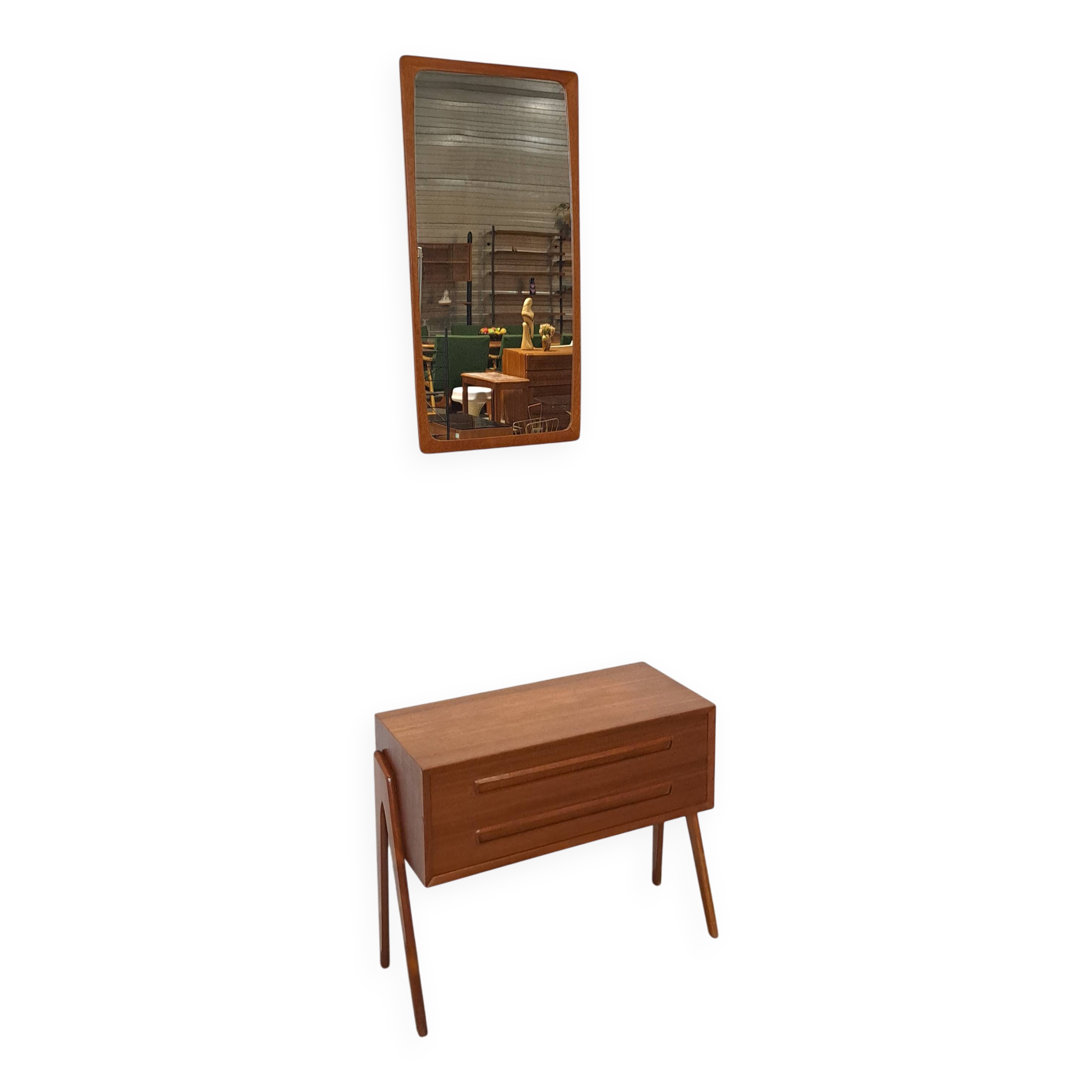 Ensemble en teck danois avec commode AP Mobler et miroir vintage.