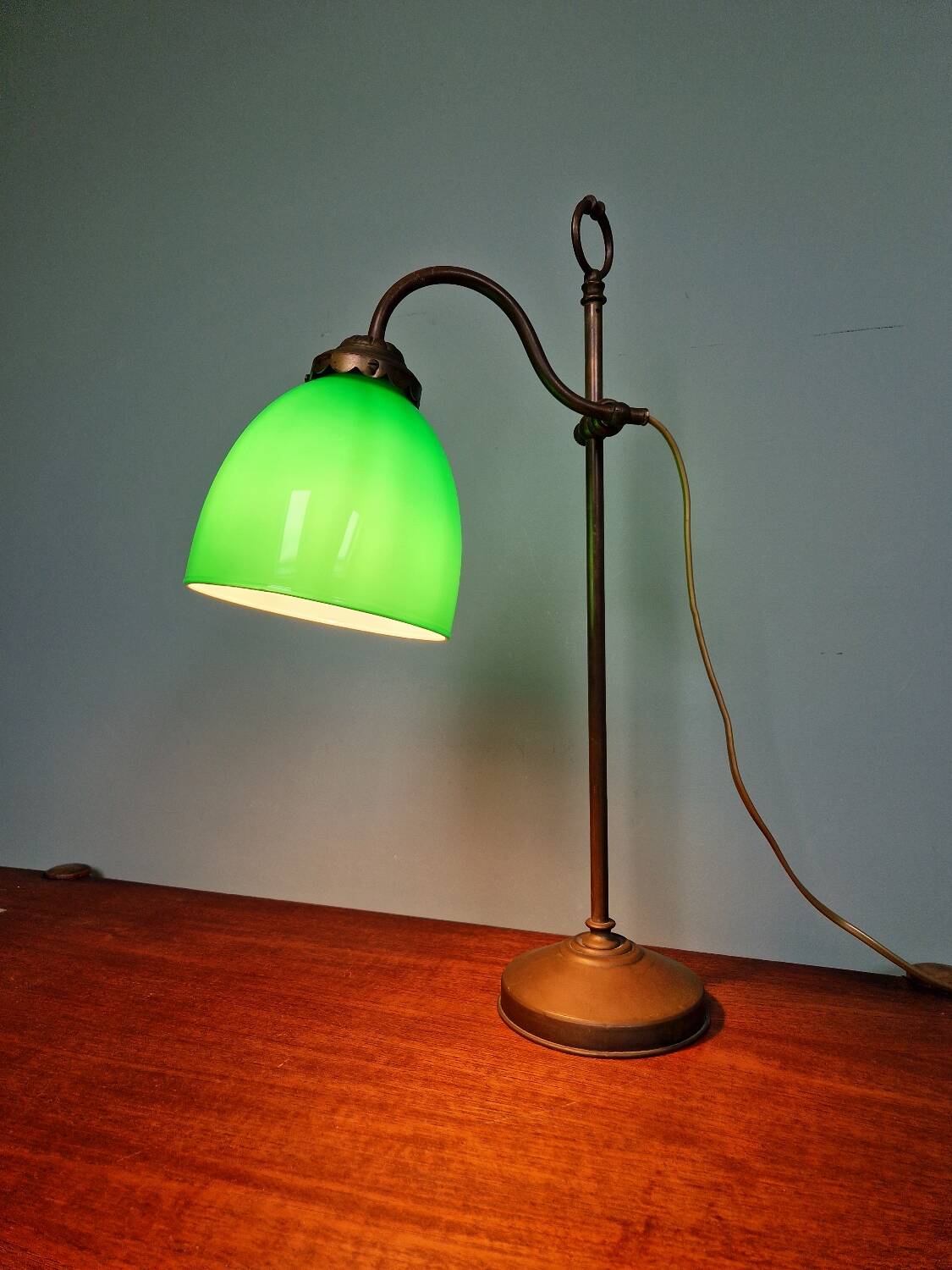 Art Deco brass and green opaline desk lamp, 1920-30