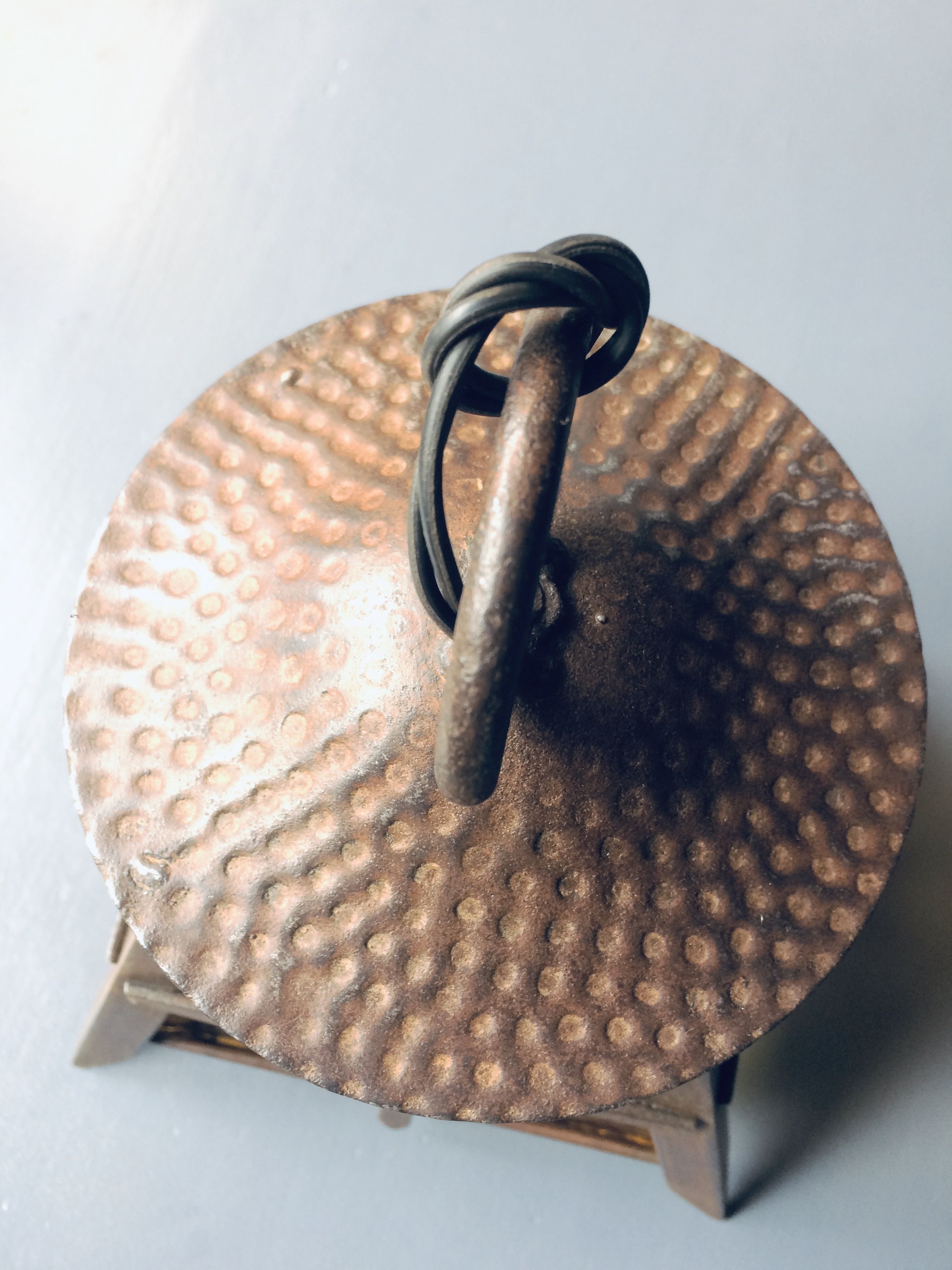 Old solid steel hanging and round-ornamented yellow glazing