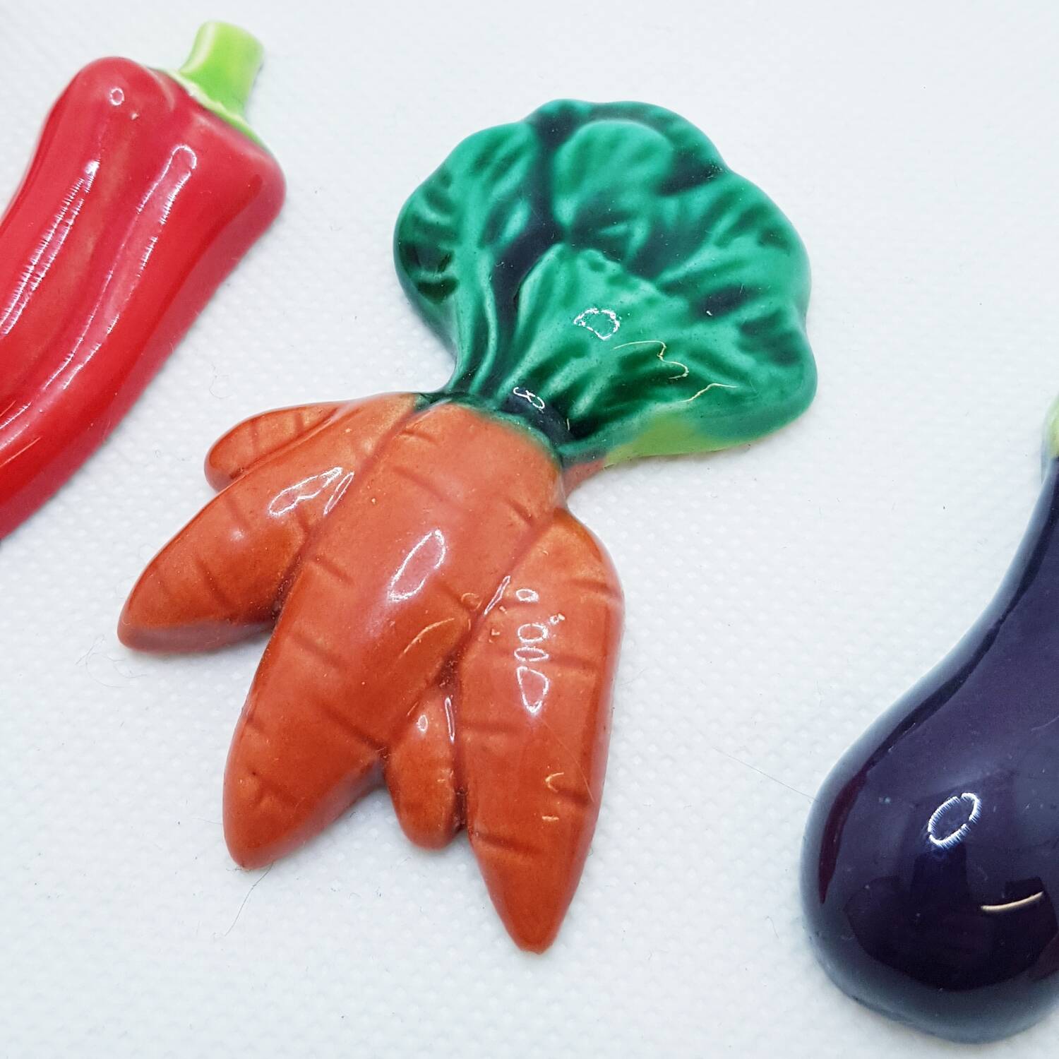 Ceramic vegetable cutlery rests
