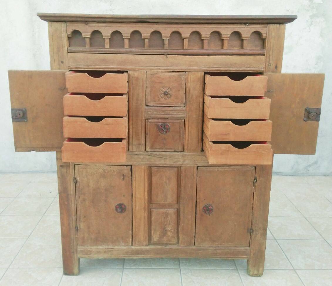 Buffet cabinet from the Louis XIV period in oak.