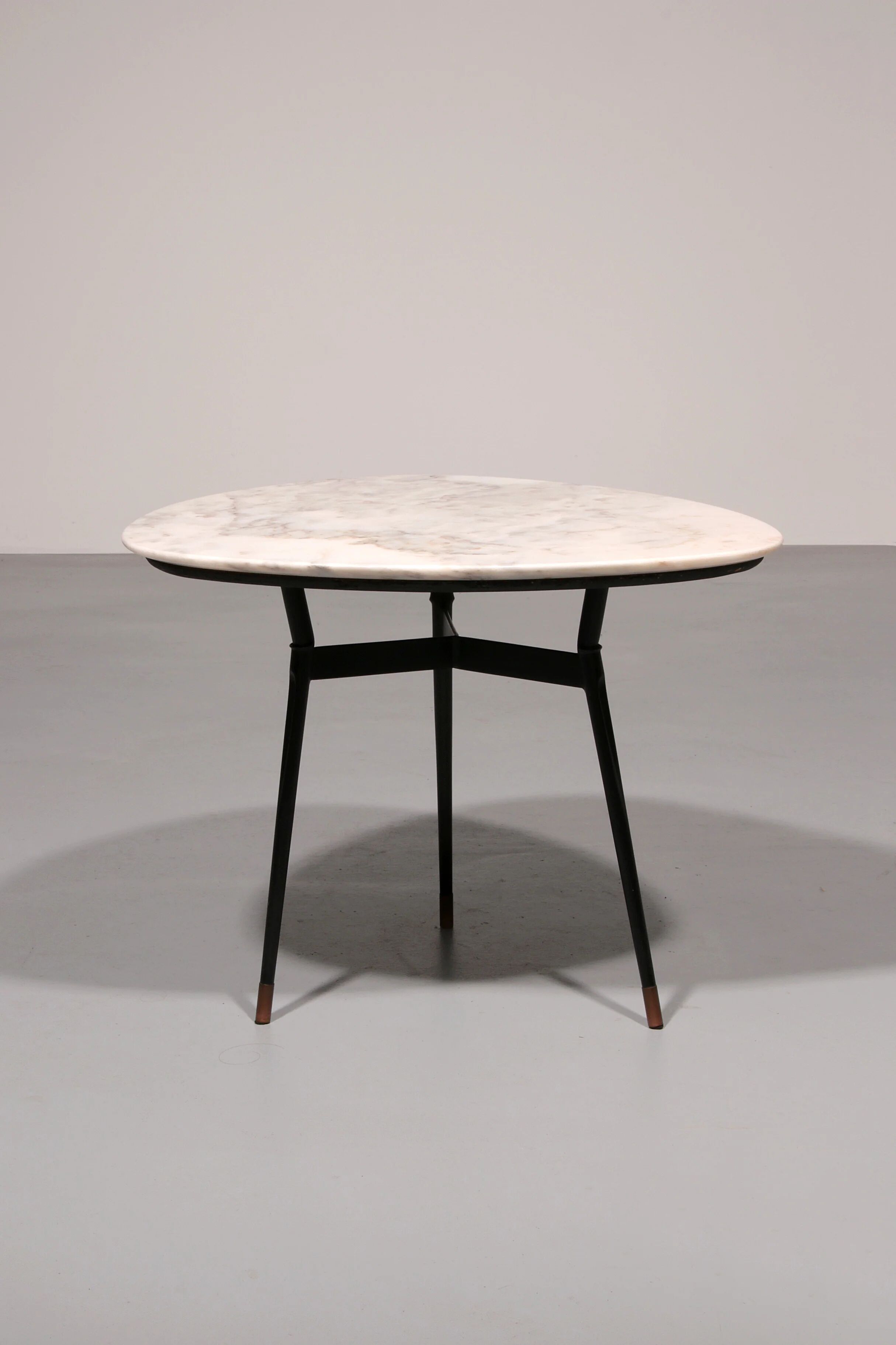 Elegant marble and brass accent table – chic small coffee or side table