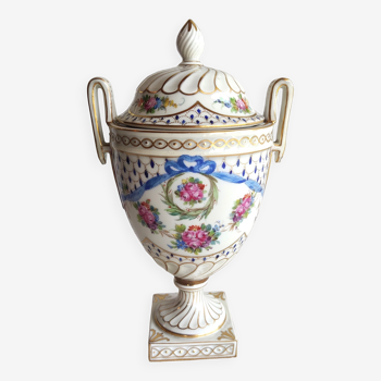 Vase couvert en porcelaine de Sèvres