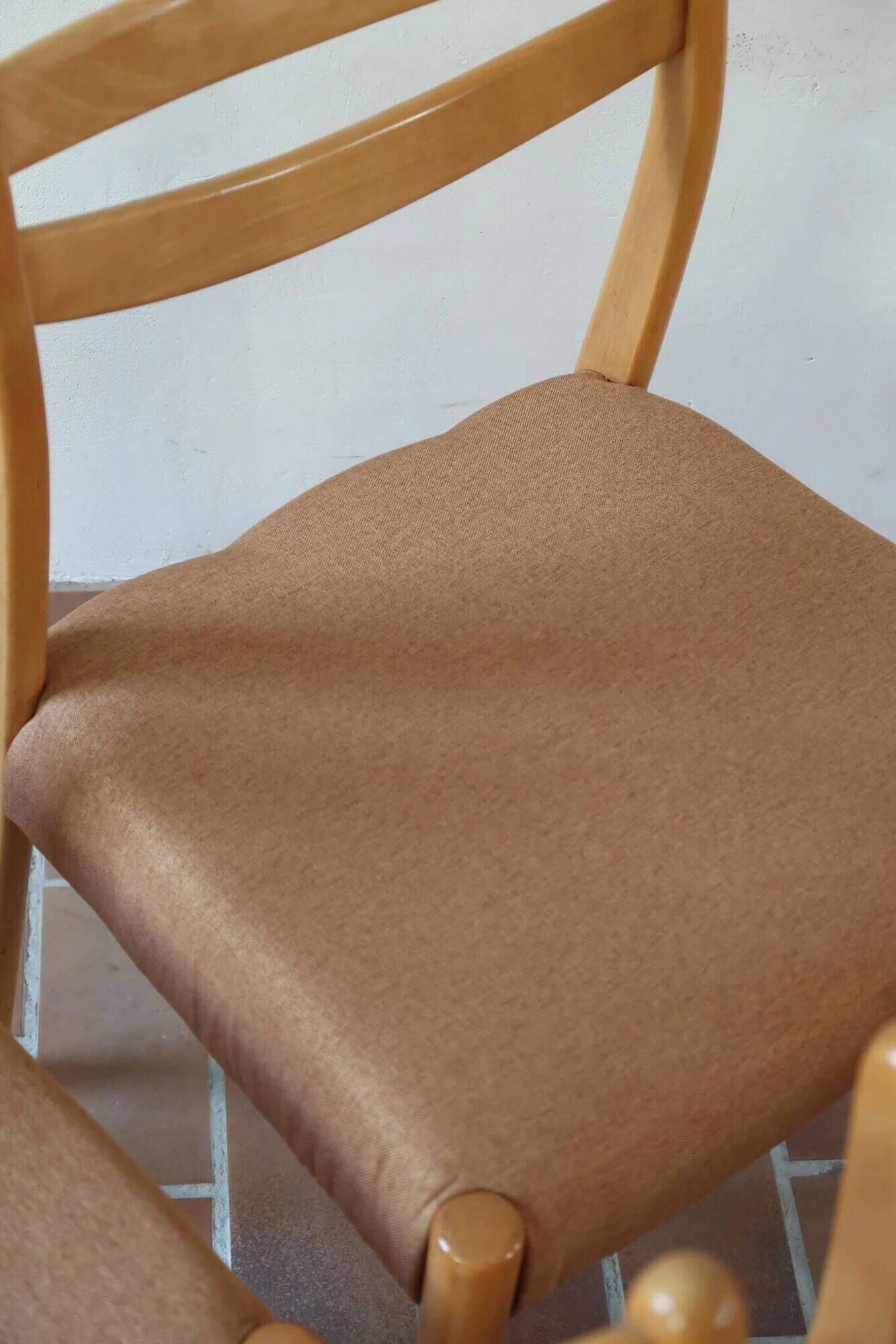 4 chaises scandinaves vintage en bois clair