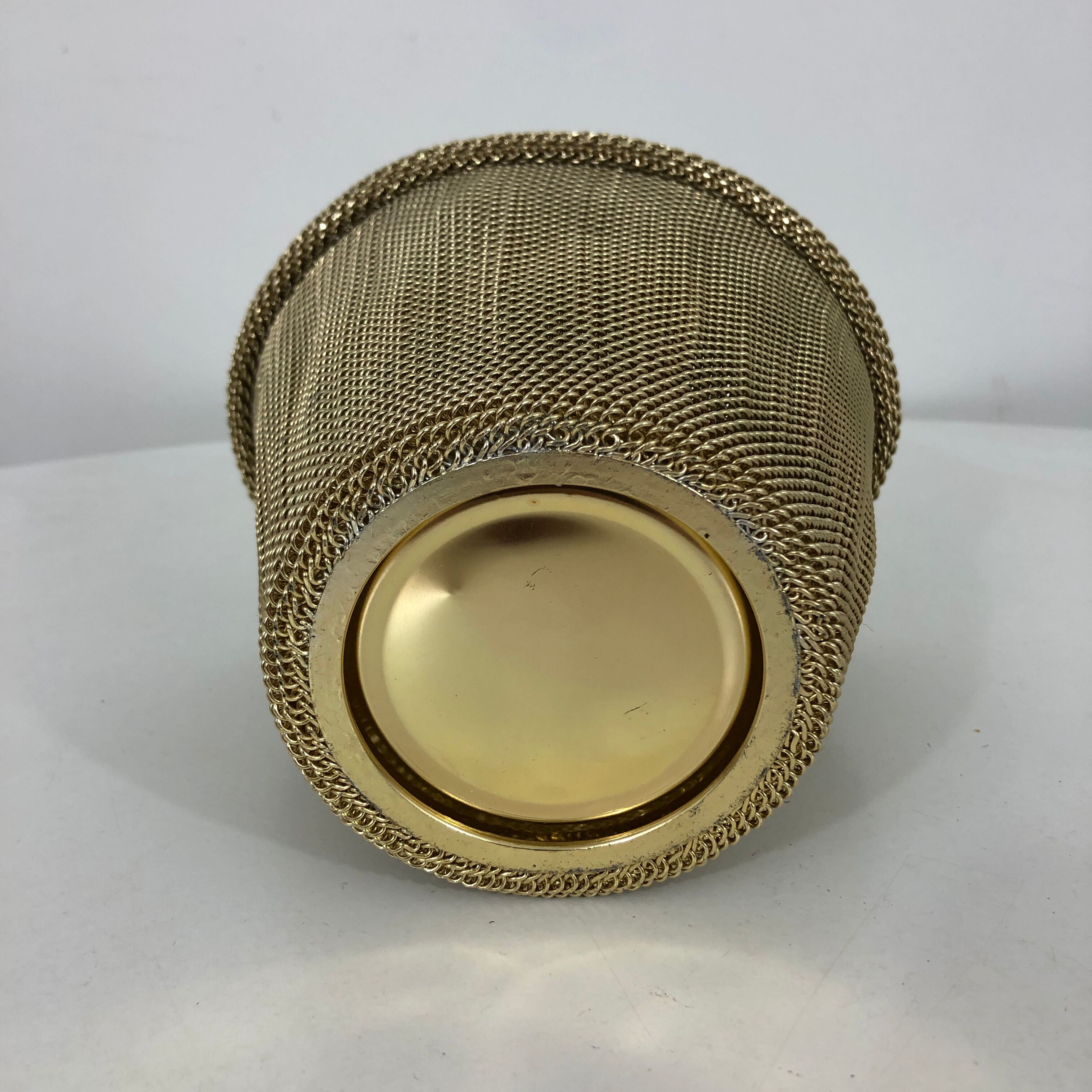 Champagne mesh basket