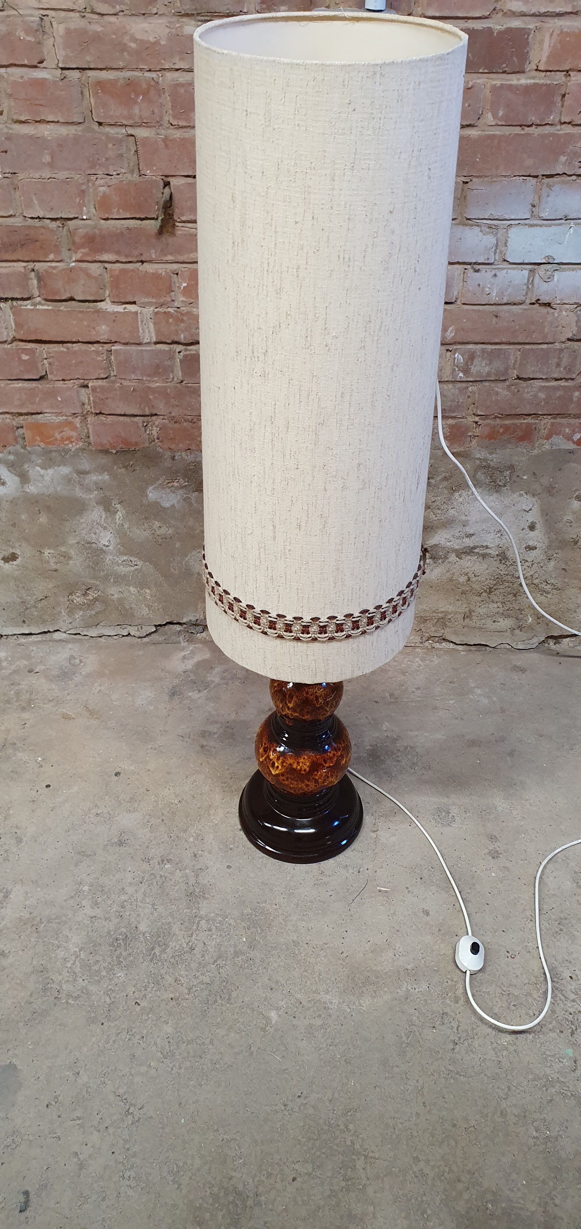 Ceramic foot floor lamp 70"