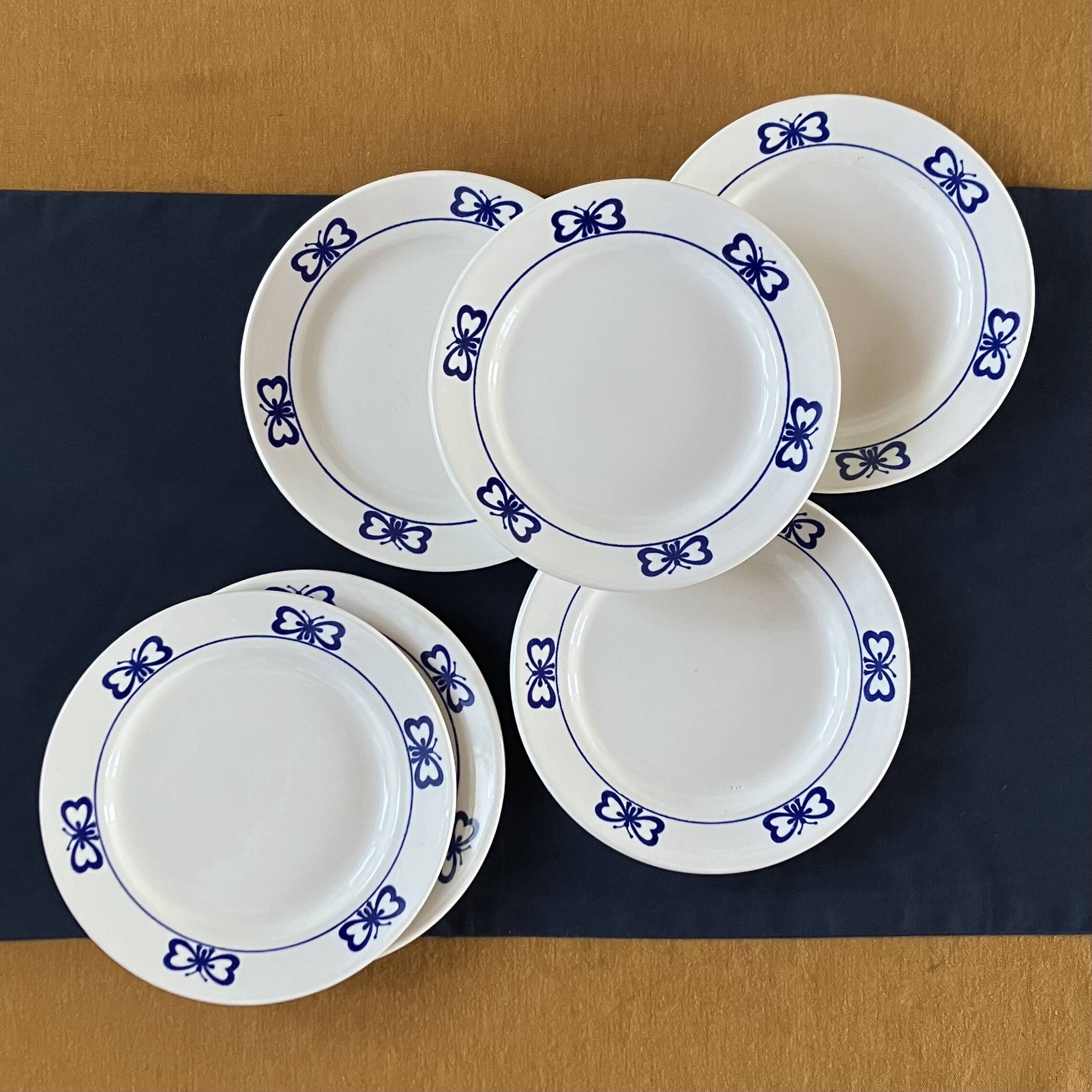 Set of 6 white and blue porcelain dessert plates with butterflies