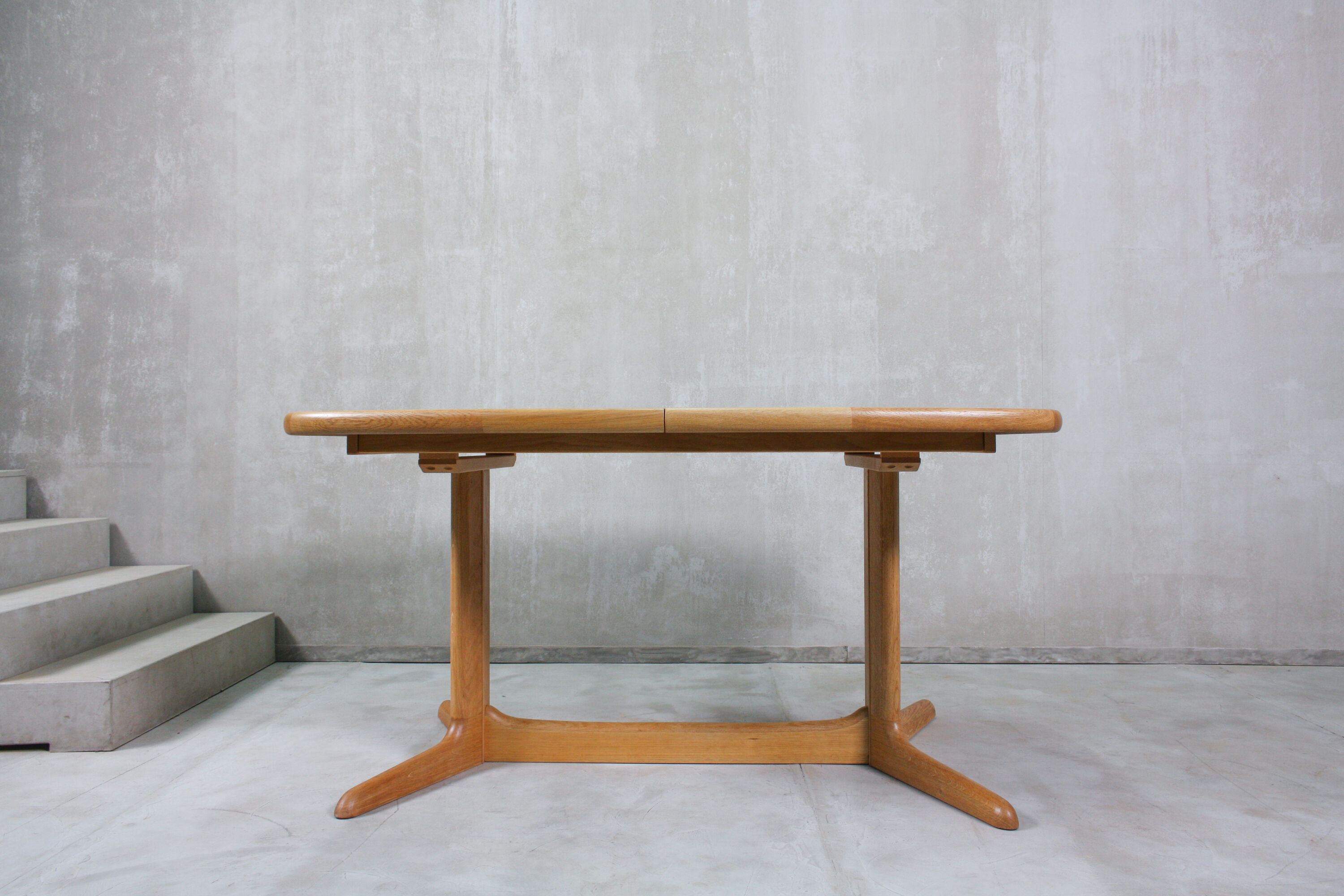 Table ovale en chêne du milieu du siècle de Skovby années 1970