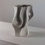 Vase en porcelaine biscuit vintage organique du milieu du siècle par Sgrafo Modern