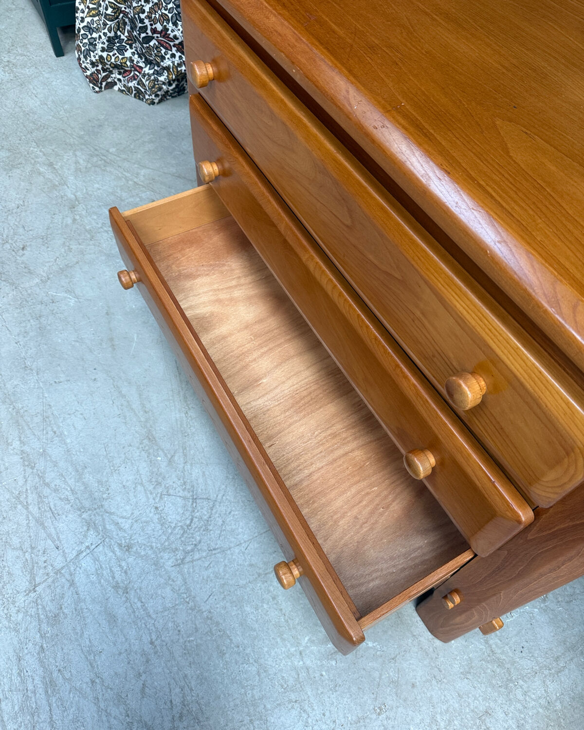 Vintage chest of drawers in solid elm
