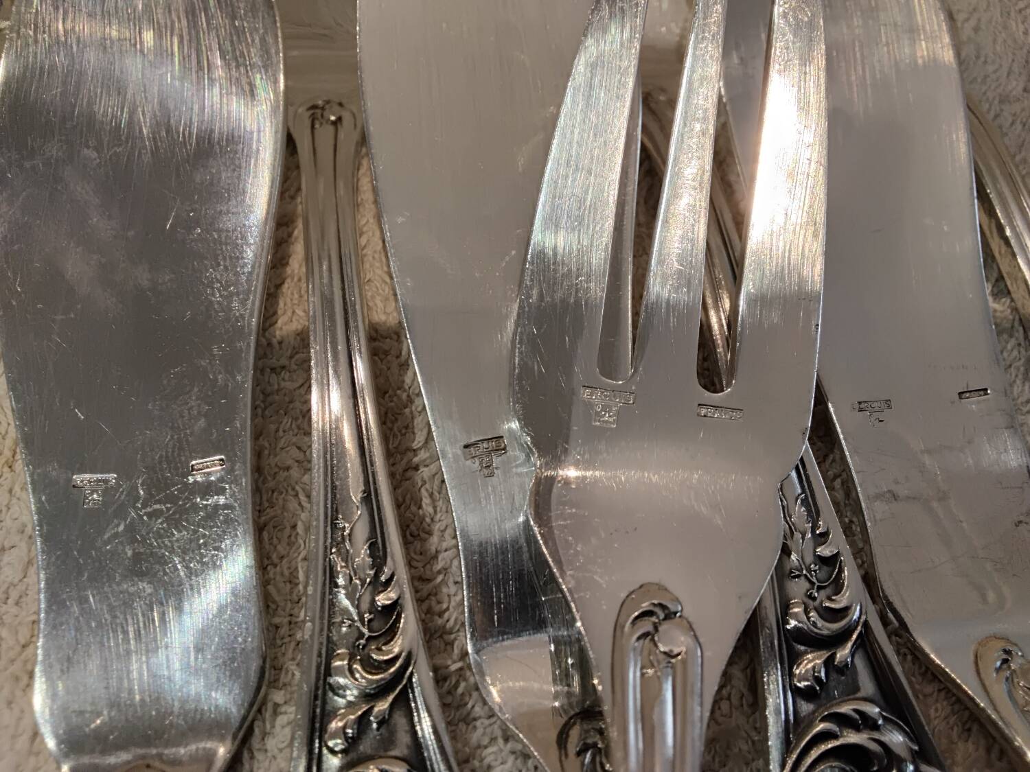 12 fish cutlery pieces, 24 pieces, silver-plated metal, Ercuis Fontenoy silversmith