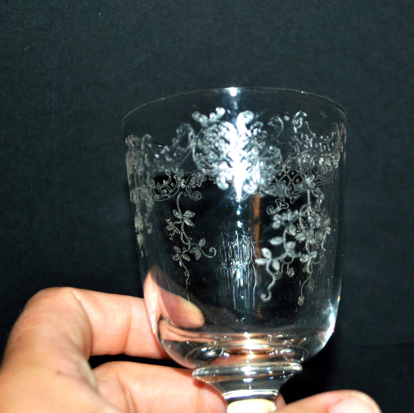 Saint-Louis set of 2 wine glasses – acid-etched floral rocaille decoration 1920 H13