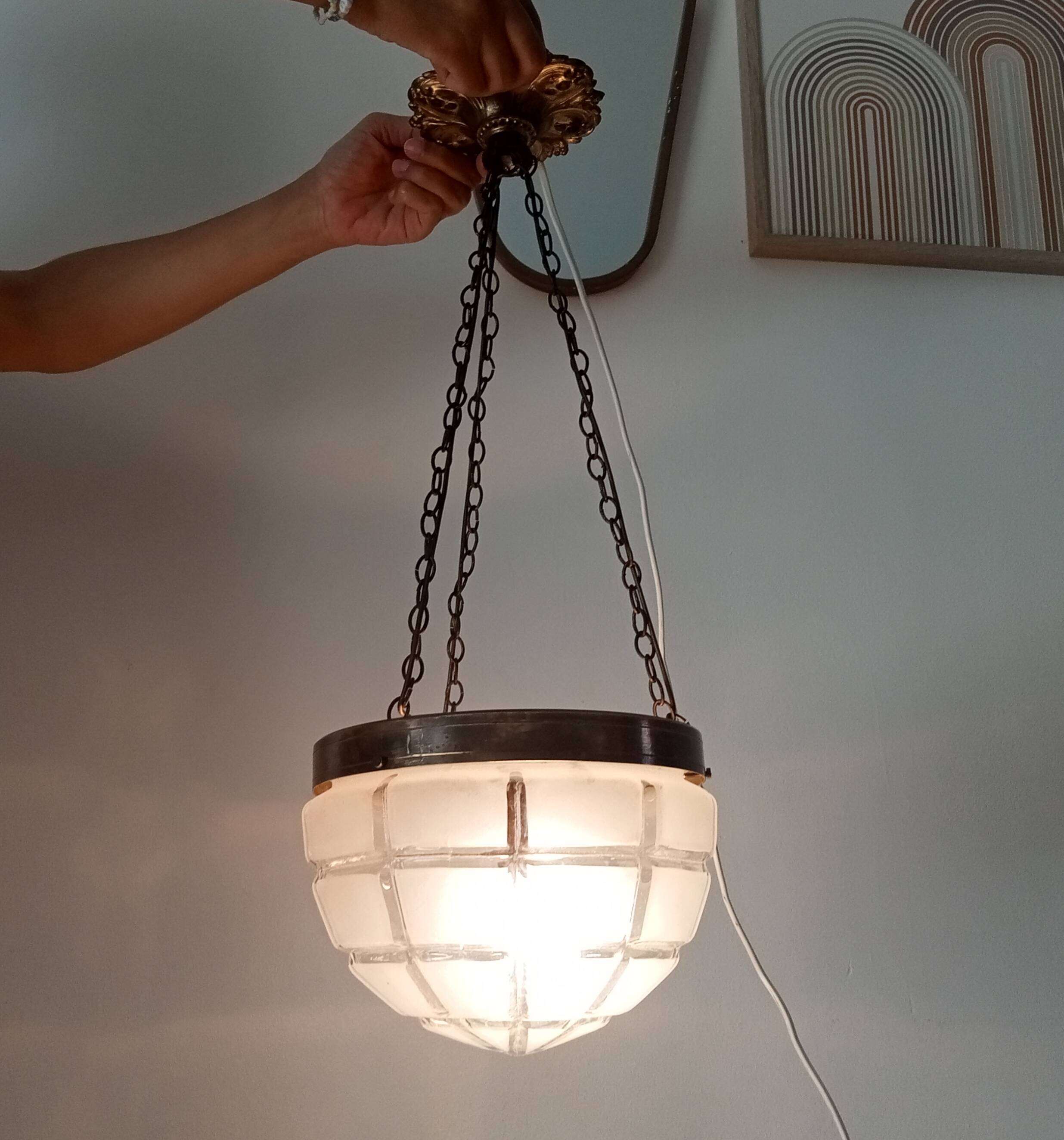 Vintage suspension light from the 1920s/1930s.