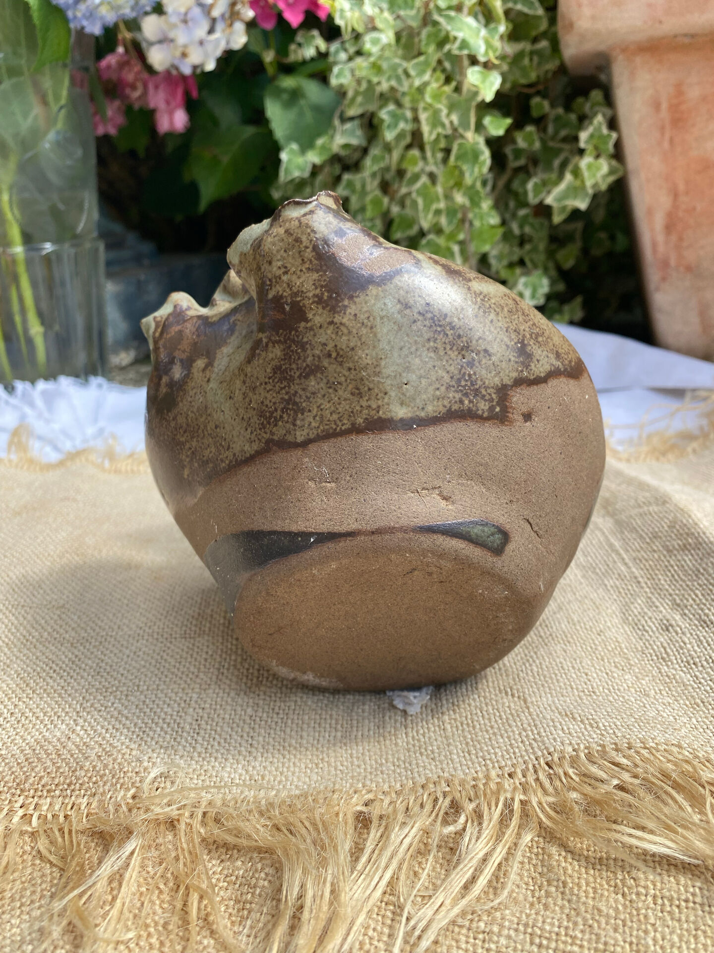 Sculptural vase in glazed stoneware, free form.