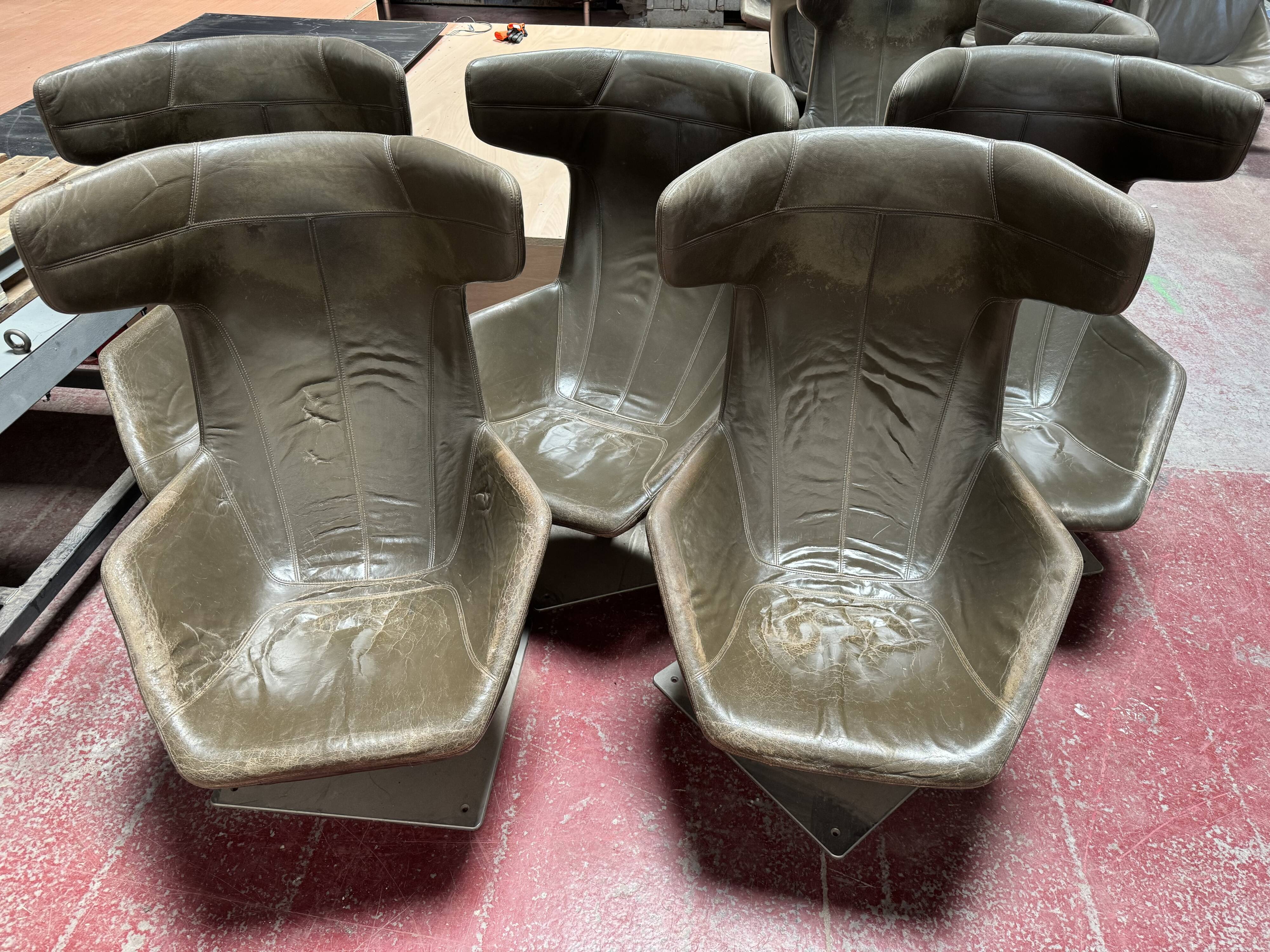 Moroso swivel leather armchair with headrest