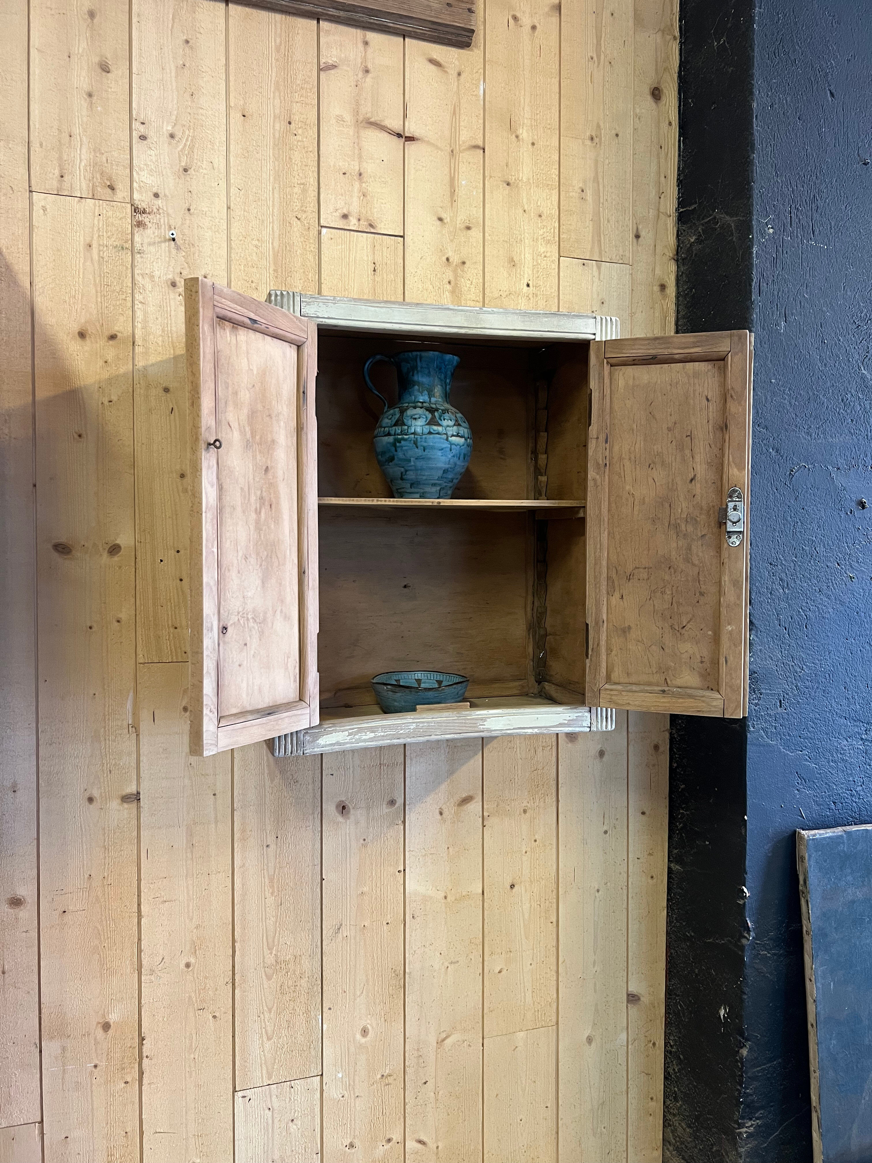 Armoire à pharmacie parisien