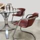 Ensemble de salle à manger vintage en chrome avec table et chaises.