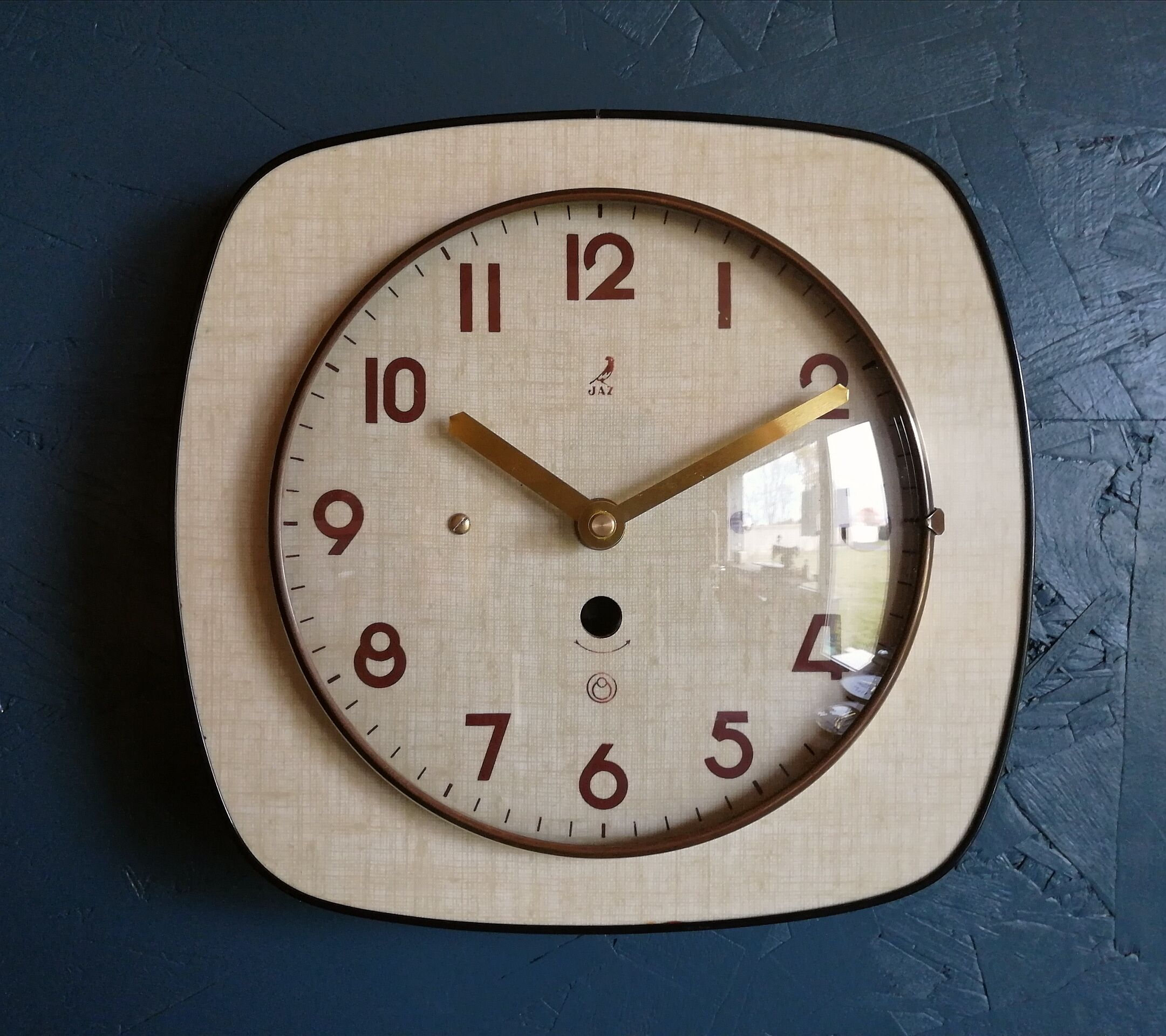 Vintage formica silent wall clock "Jaz cream"