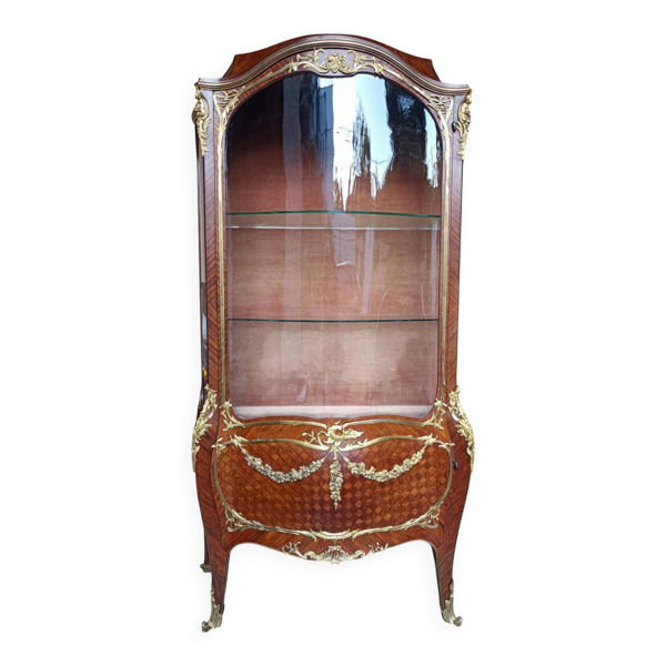 Vitrine Louis XV en bois de rose et bronze doré, Paris vers 1880, attr. J.E