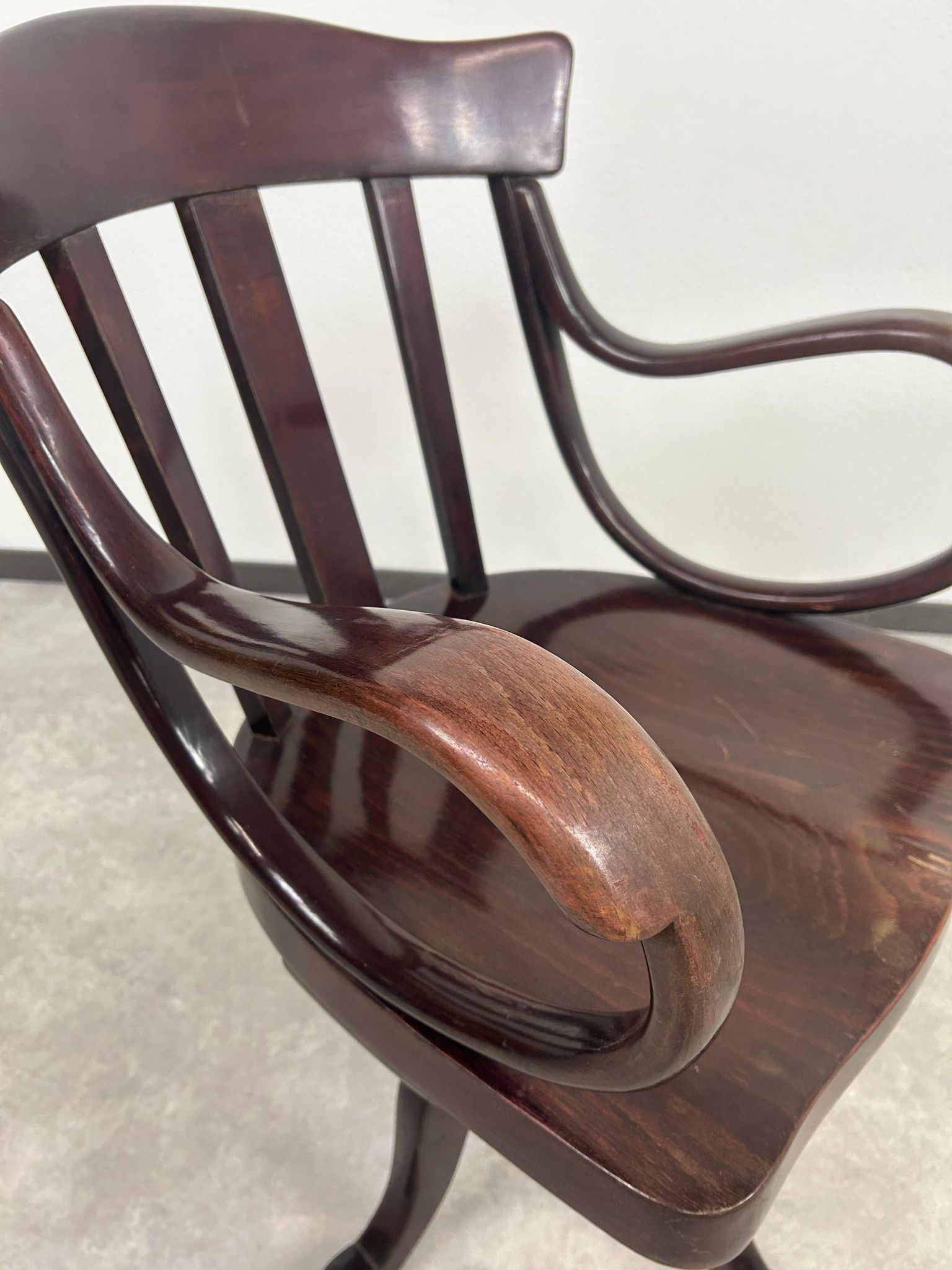 Thonet swivel armchair no. 5541