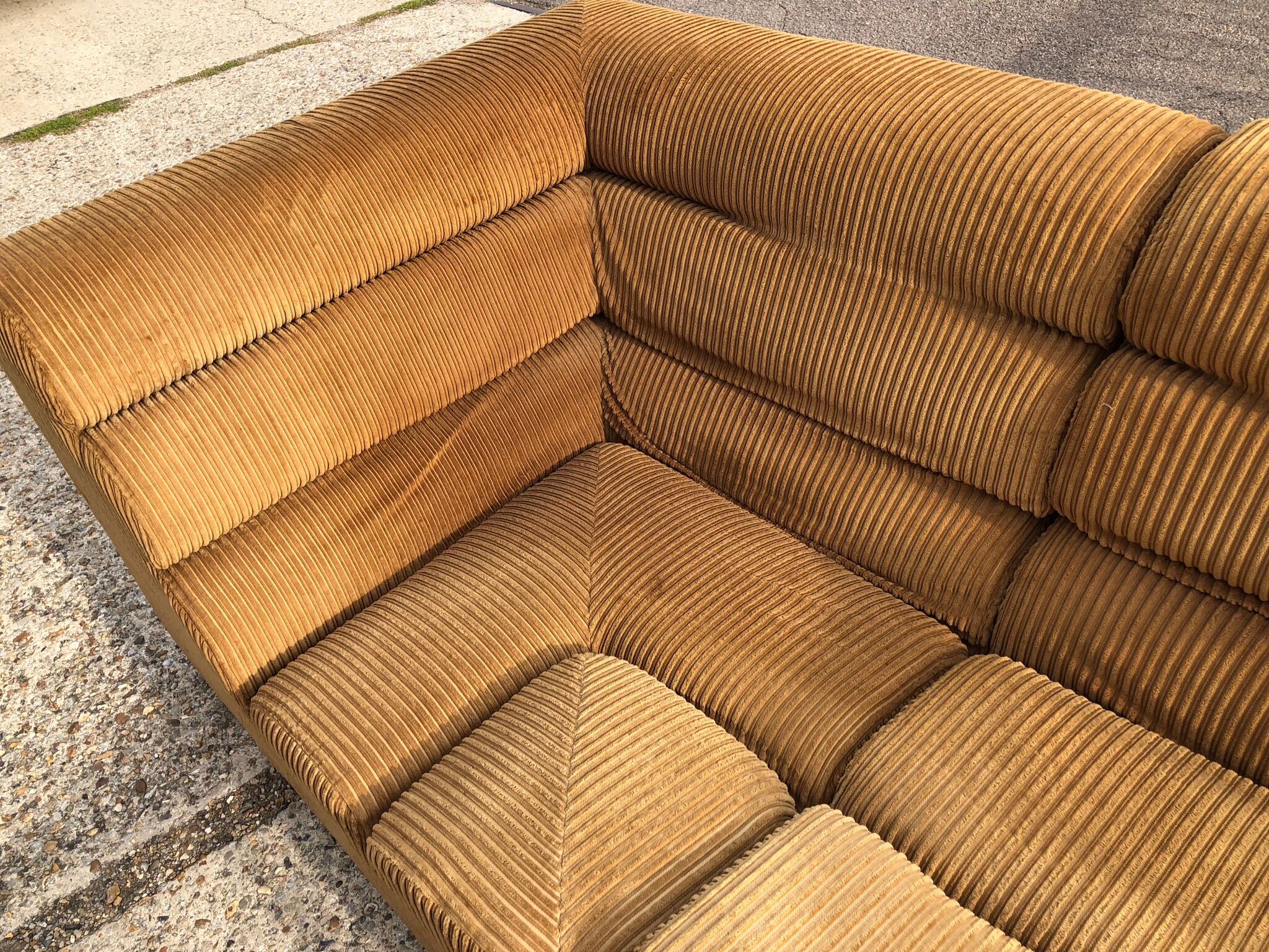 Sofa in velvet vintage