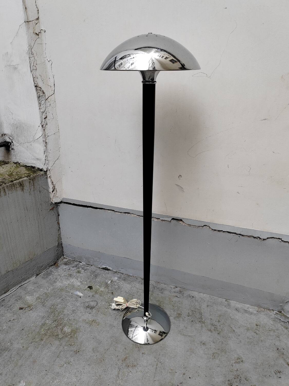 Metal mushroom floor lamp