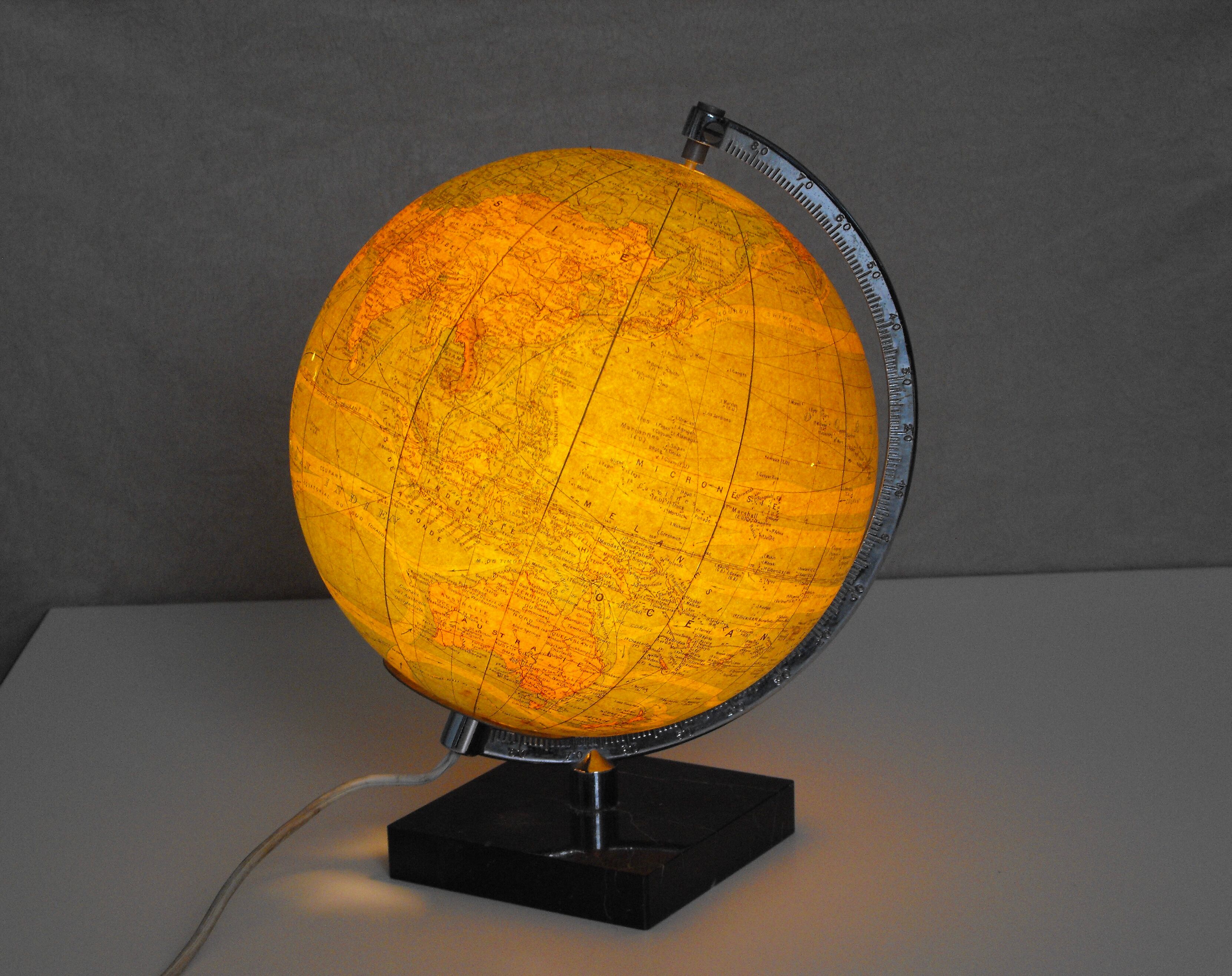 Globe Earth Perrina glass 50-60