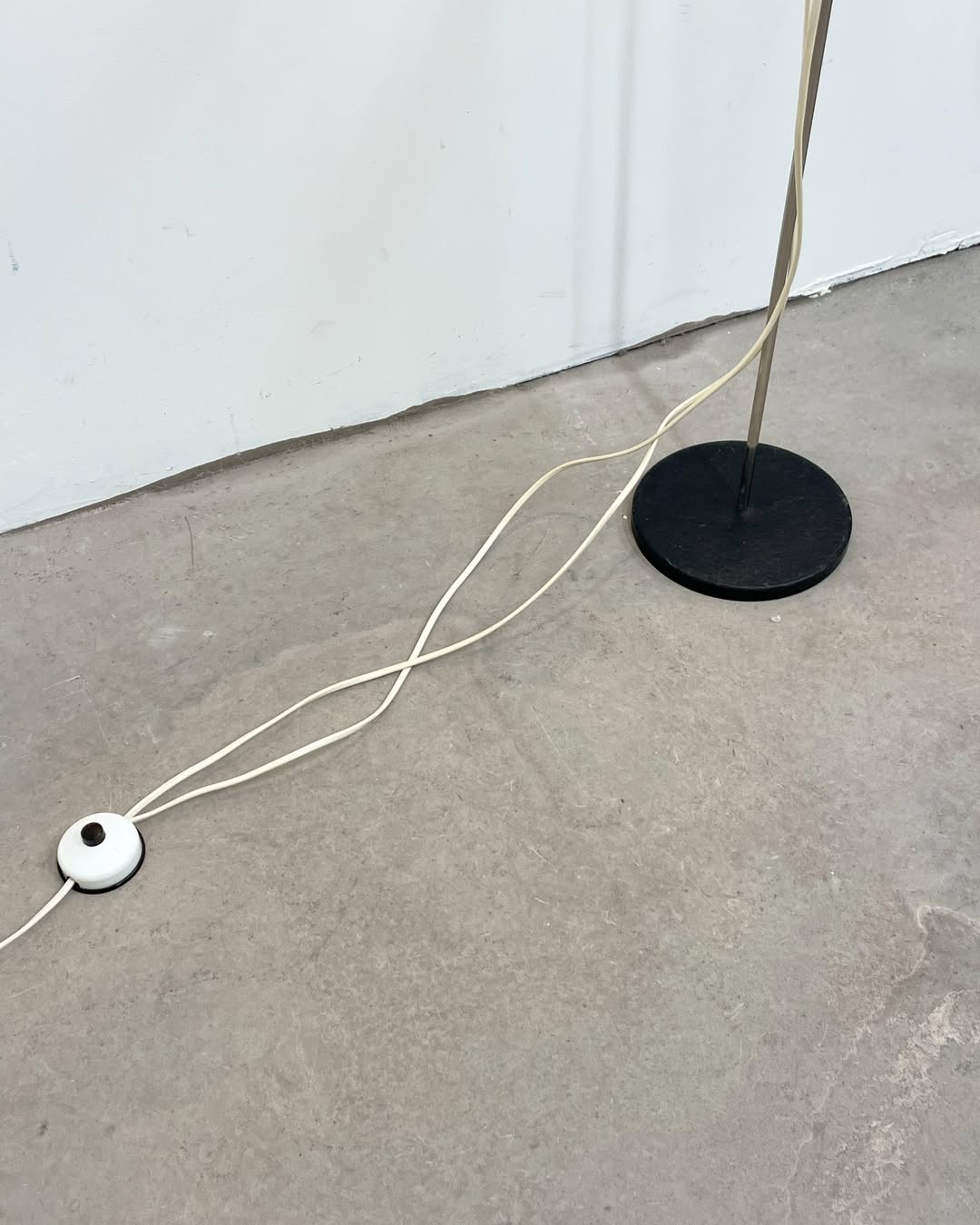Swiss floor lamp with 2 white spots